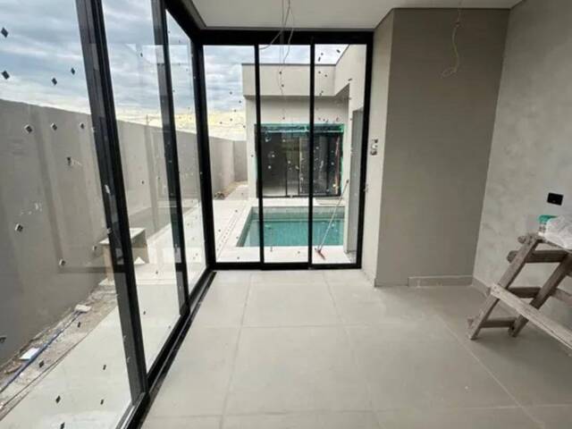 Casa para Venda em São José dos Campos - 3